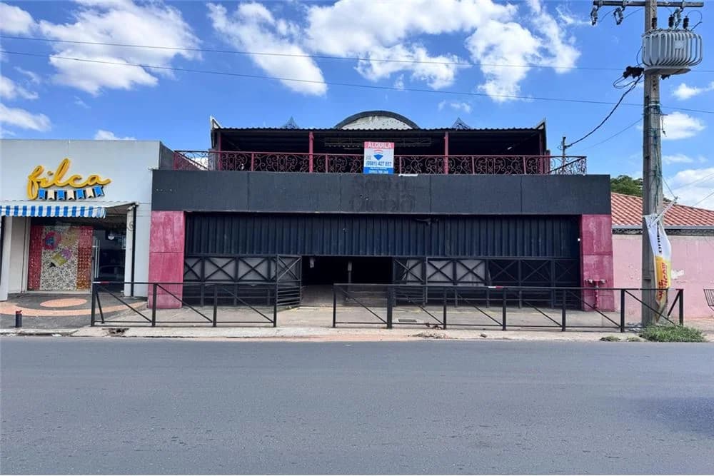 Local en Fernando De La Mora — Foto 1 de 9