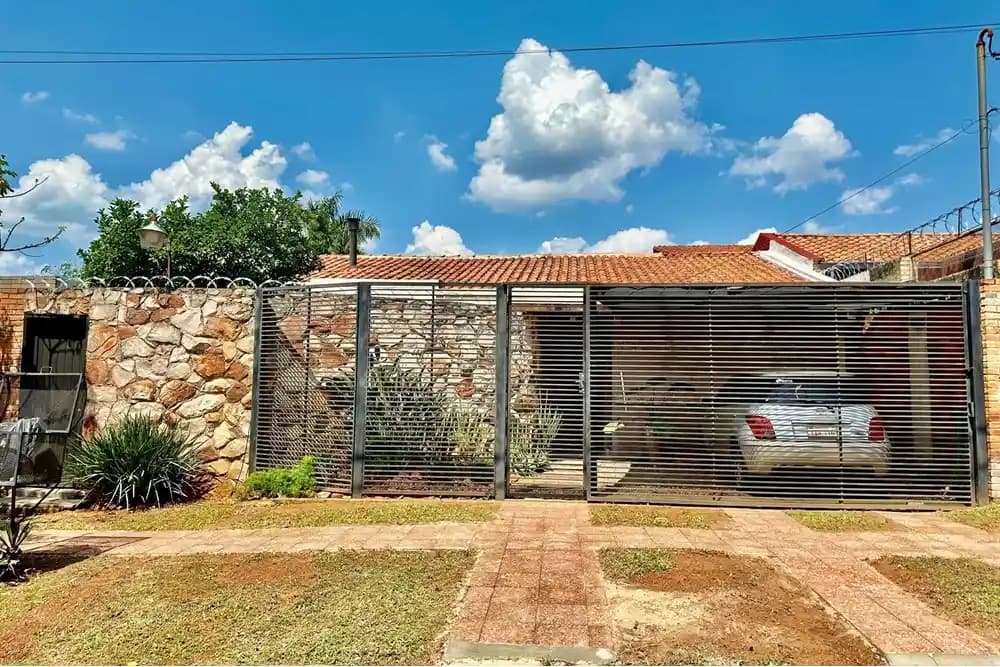 Casa en Luque — Foto 1 de 9