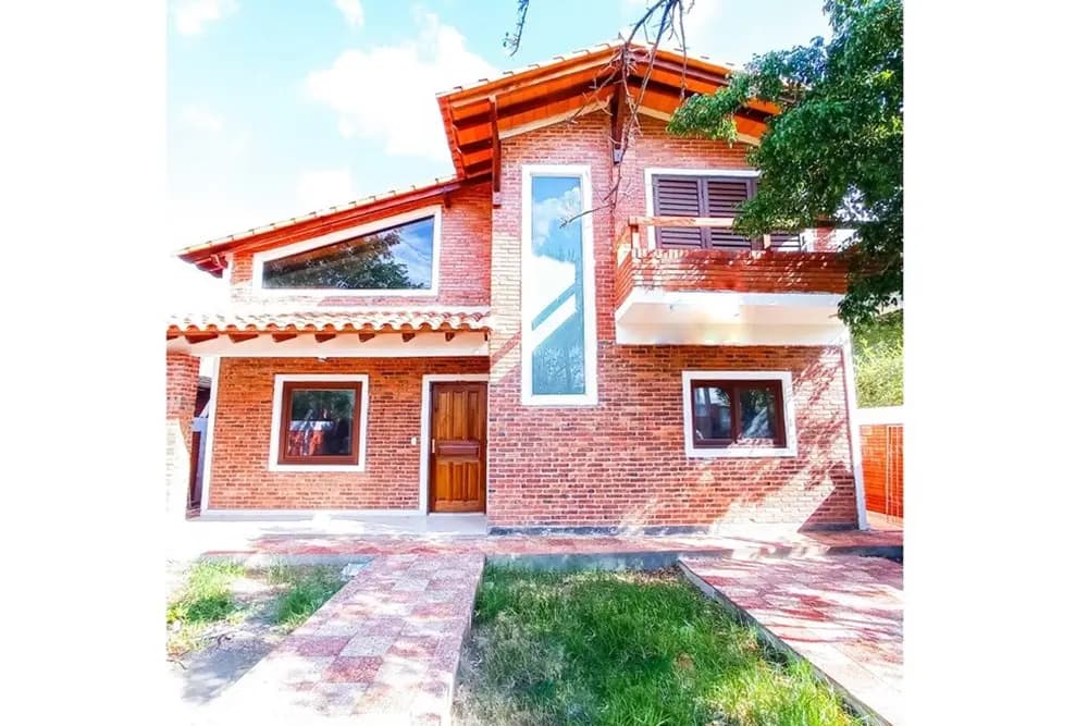 Casa en Limpio — Foto 1 de 9
