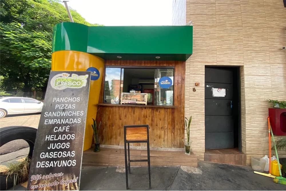 Local en Fernando De La Mora — Foto 1 de 7