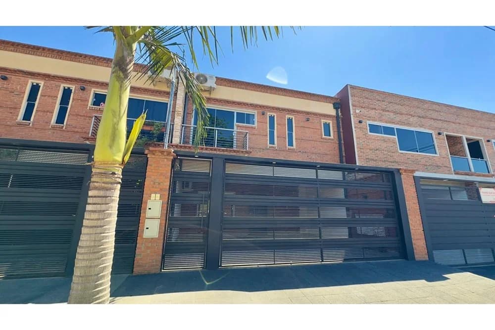 Casa en Fernando De La Mora — Foto 1 de 23