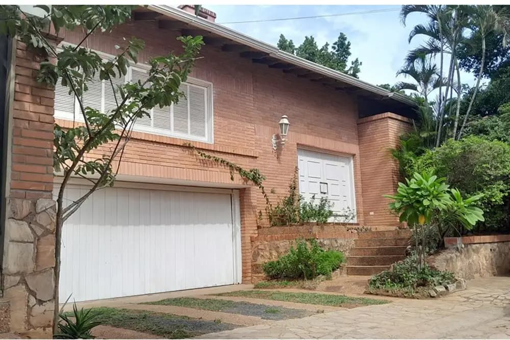 Casa en Tembetary — Foto 1 de 17