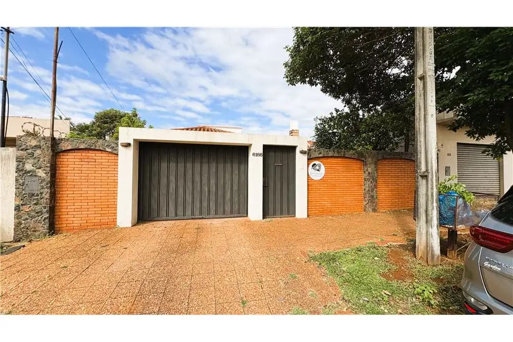 Casa en Los Laureles — Foto 1 de 10