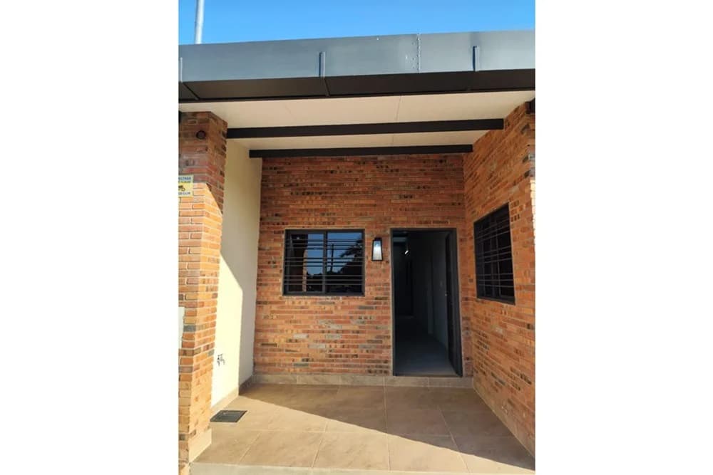 Casa en Guarambaré — Foto 1 de 8