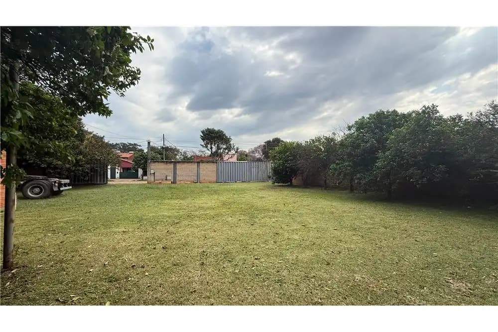 Terreno en Fernando De La Mora — Foto 1 de 8