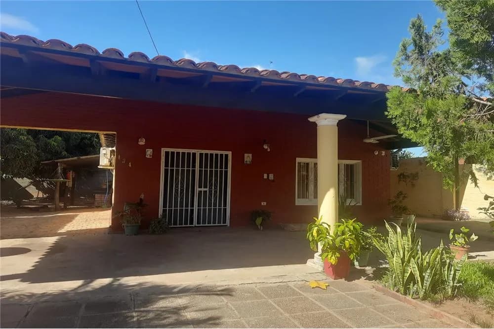 Casa en Luque — Foto 1 de 6