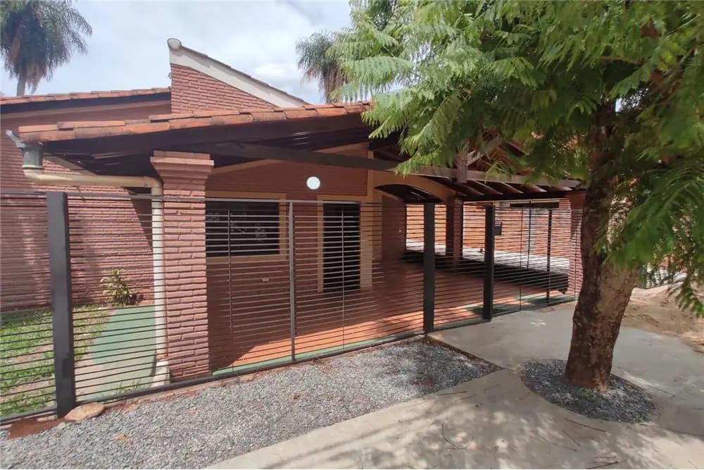 Casa en Luque — Foto 1 de 9